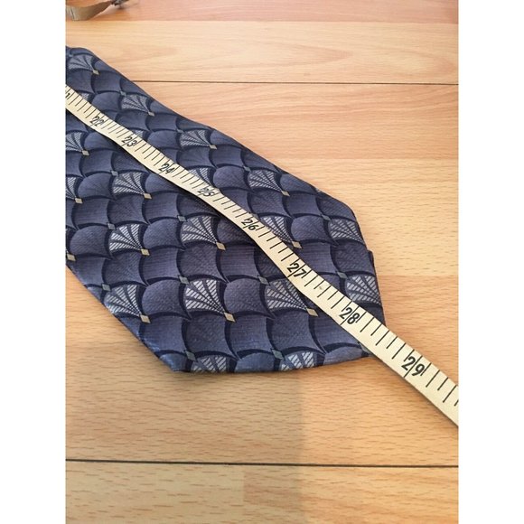 Croft & Barrow Shades Of Gray Shell Print 100% Silk Men’s Tie - Picture 3 of 7